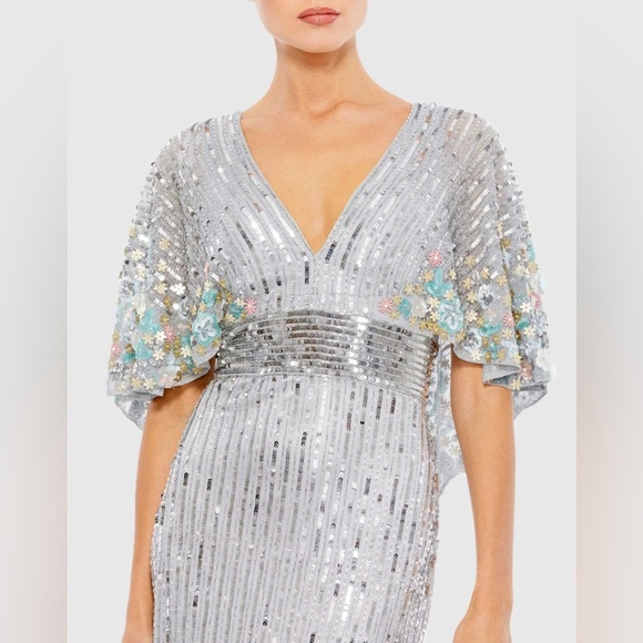 MAC DUGGAL
Sequined V Neck Floral Embellished Cape Sleeve Gown - Picture 9 of 10
